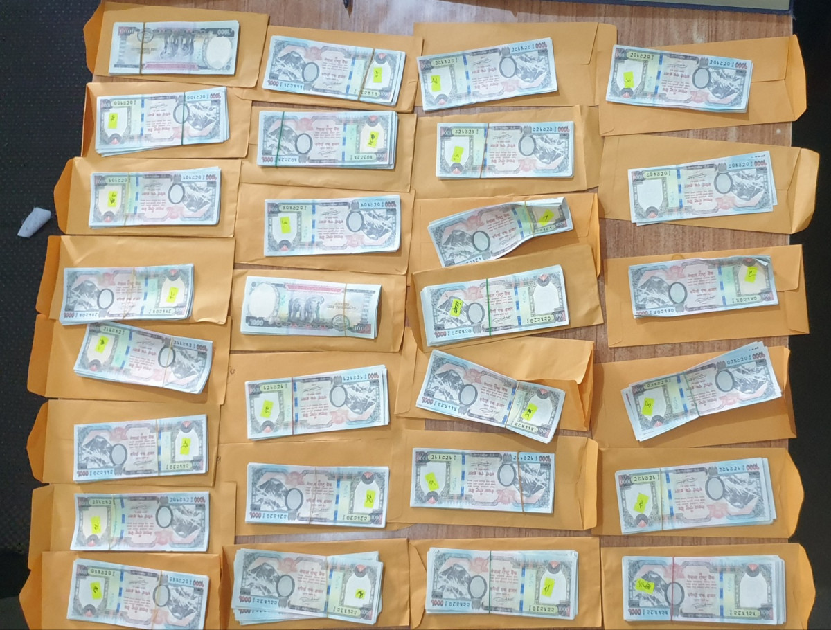 fake_money_LQxXPPaNwj.jpg