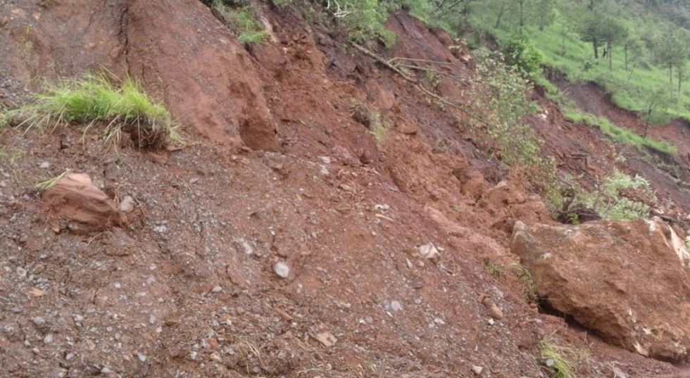 पूर्वी नवलपरासीमा पहिराले घर पूर्दा एकै घरका तीन जना बेपत्ता
