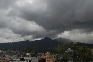 लगातारको झरी आजदेखि कम भई मौसम खुल्दै जाने, केहि प्रदेशमा भारी वर्षा