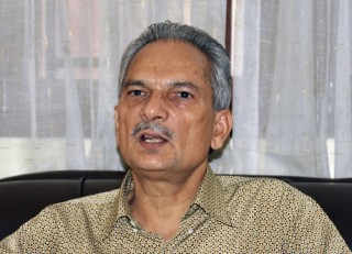 बाबुराम भट्टराईको प्रश्नः हामी किन हेग जाने?