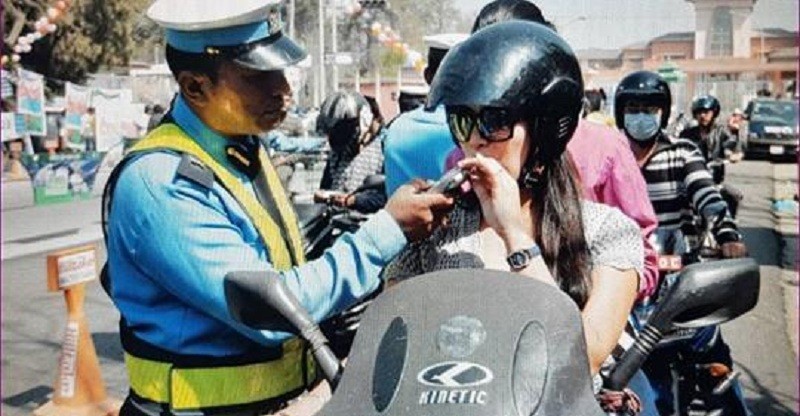 ट्राफिक चेकिङमा थप कडाई, दिउँसो पनि माापसे जाँचिदै