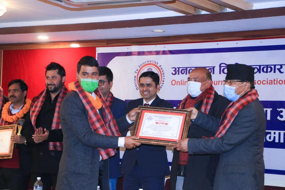 युट्युवमा राम्रो गरेका चार जनालाई ओट्जा अवार्ड