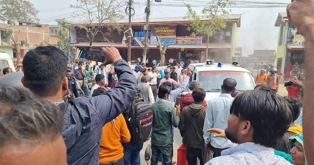 सिरहाको मालपोत कार्यालयमा कसले गरायो बम विष्फोट ?
