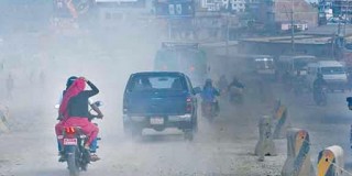 वायु प्रदूषण : सवारी साधन र उद्योगधन्दा बन्द गर्नुपर्न सक्छ