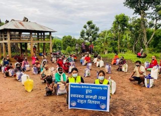 हाम्रो टिम नेपालद्धारा पाल्पाको रामपुरमा खाद्यान्न तथा स्वास्थ्य सामग्री वितरण