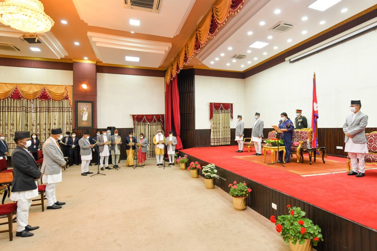 मन्त्रिपरिषद विस्तारविरुद्ध अन्तरिम आदेश, २० मन्त्री पदमुक्त