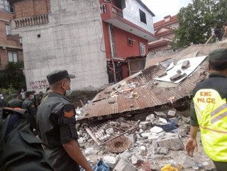 सरकारी जग्गामा ‘हाम्रो टिम नेपाल’ले बनाएको टहरा प्रहरीले भत्कायो, १८ जना पक्राउ