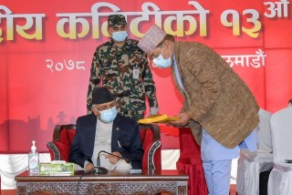 तटस्थ भनिएका वामदेवले ओलीसामु गएर भने, ‘अब म तपाईँतिरै लागेँ’