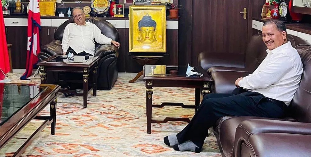 सरकार परिवर्तनलगत्तै खुमलटारमा विप्लव–प्रचण्ड भेटवार्ता