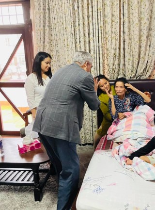प्रचण्ड निवासमा प्रधानमन्त्री देउवा