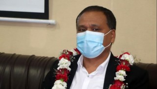 कुलमान घिसिङको पत्रकार सम्मेलनमा झ्याप–झ्याप बिजुली