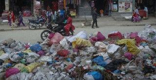 एक महिना देखि थुप्रिएको काठमाडौंको फोहोर आजदेखि उठाइने