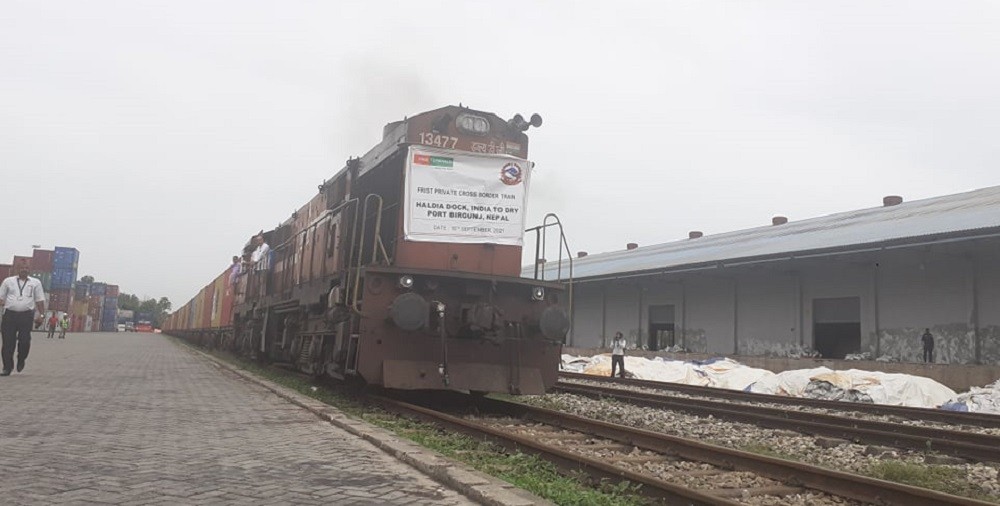 भारतबाट वीरगञ्ज आइपुग्यो पहिलो निजी कार्गो रेल