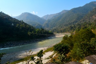 त्रिशूली नदीमा कार खस्योः एक जना घाइते, तीन जना बेपत्ता