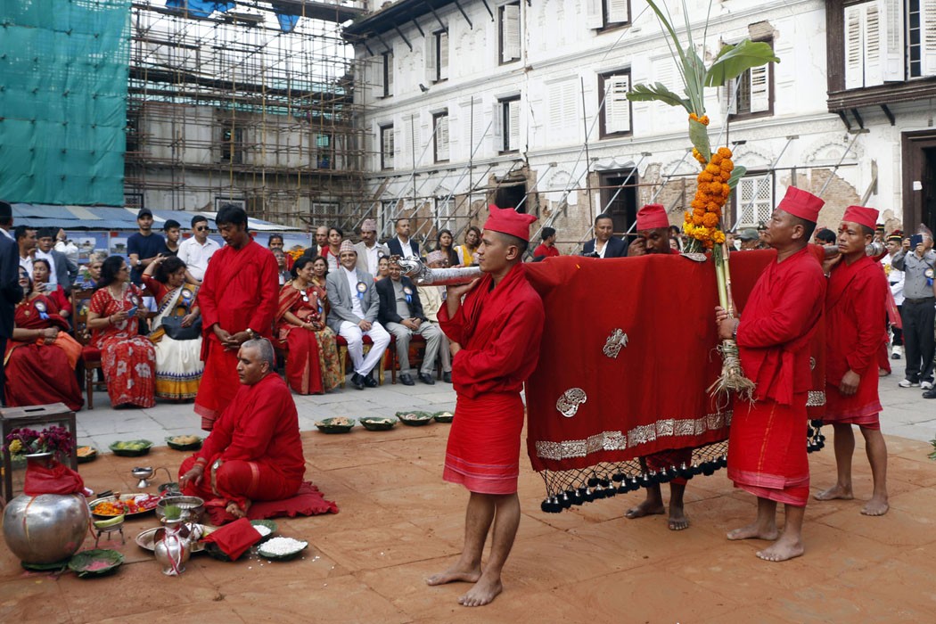 आज घरघरमा फूलपाती भित्र्याइँदै