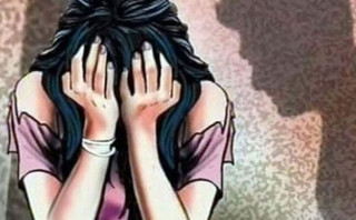बलात्कारको घटना लुकाउन आर्थिक लेनदेन गरेको आरोपमा जनप्रतिनिधिसहित ५ जना पक्राउ