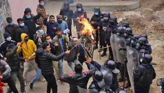 पेट्रोलियम पदार्थको मूल्यवृद्धि विरुद्ध विद्यार्थीले जलाए प्रधानमन्त्रीको पुत्ला