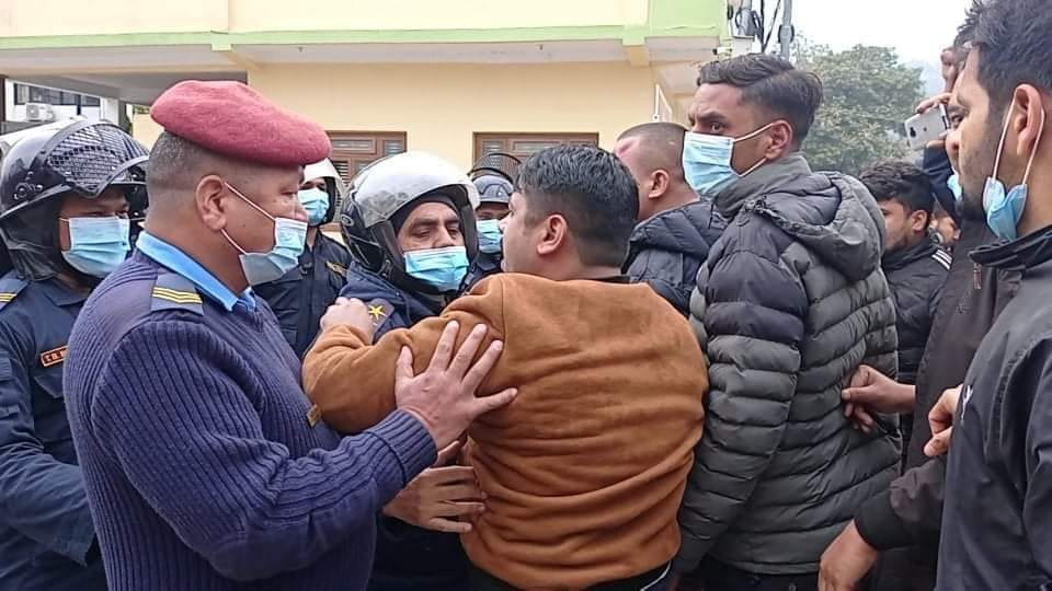 बुटवलमा प्रहरी र अखिलका कार्यकर्ताबीच झडप, ५ विद्यार्थी नेता घाइते