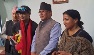 प्रचण्डसँग कीर्तिमानी आरोही पुर्जाको भेट