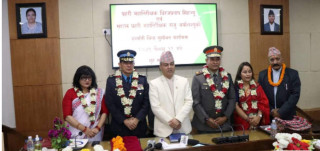 नवनियुक्त नेपाल प्रहरी र सशस्त्रका आईजीपीलाई दर्ज्यानी चिन्ह