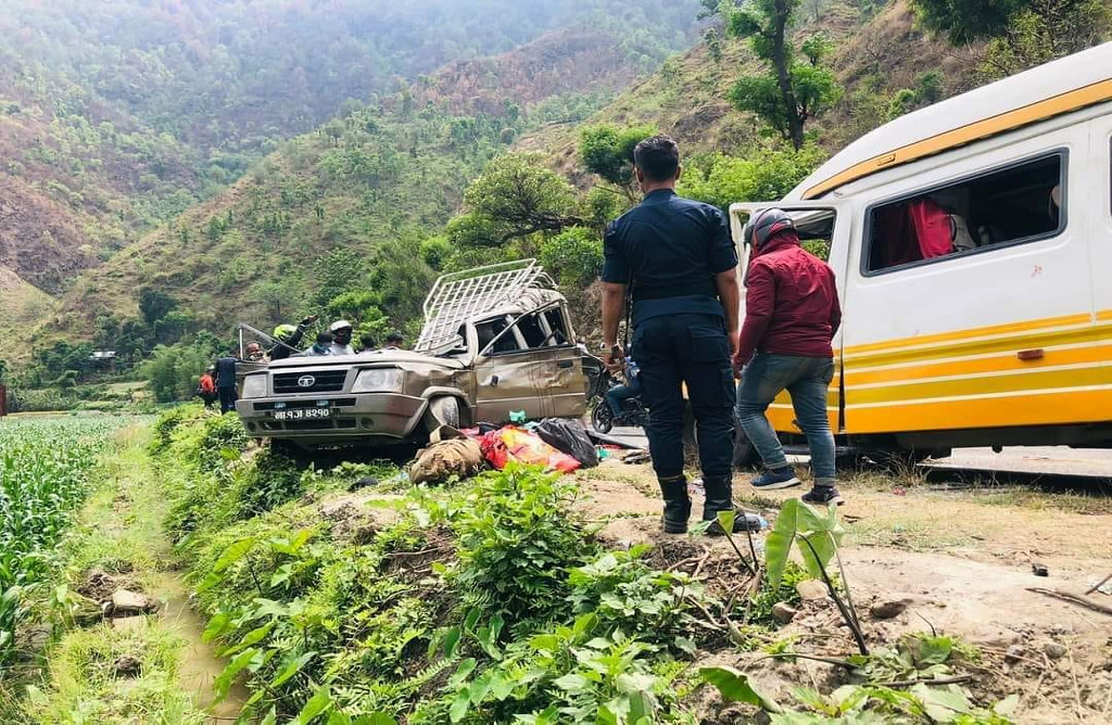 काभ्रेमा बस र टाटासुमो ठोक्किँदा ५ जनाको मृत्यु, १९ घाइतेमध्ये केहीको अवस्था गम्भीर