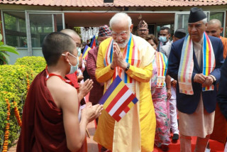 प्रधानमन्त्री देउवा र भारतीय समकक्षी मोदीको मायादेवीमा एकसाथ प्रार्थना