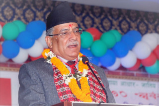 प्रधानमन्त्री प्रचण्ड सेनाको हेलिकप्टरबाट पोखरा जाँदै