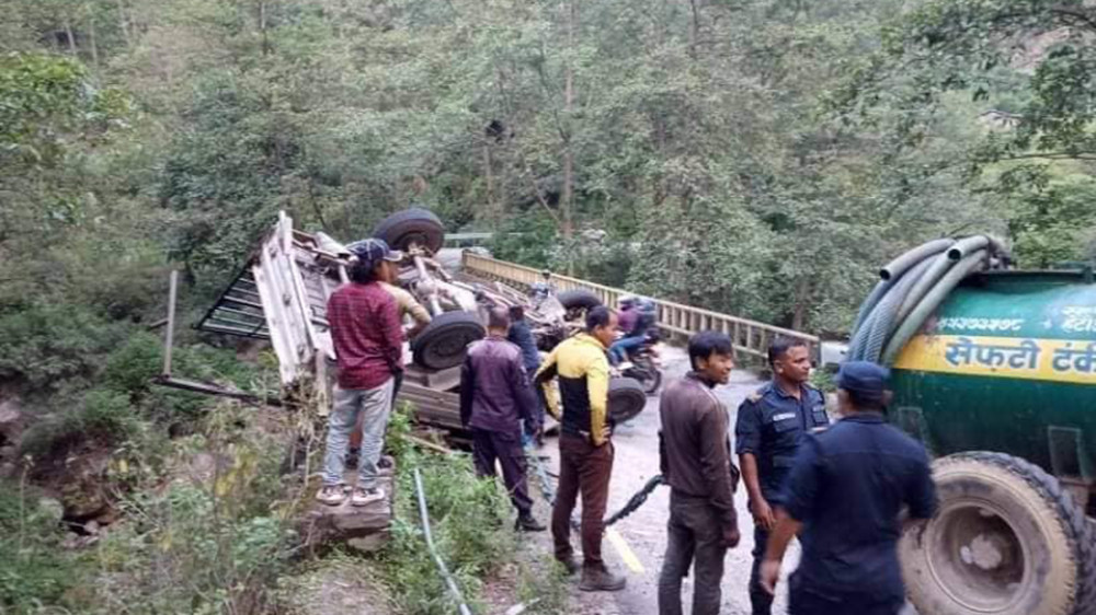 मकवानपुरमा भ्यान दुर्घटना हुँदा ४ जनाको मृत्यु, ४ घाइते