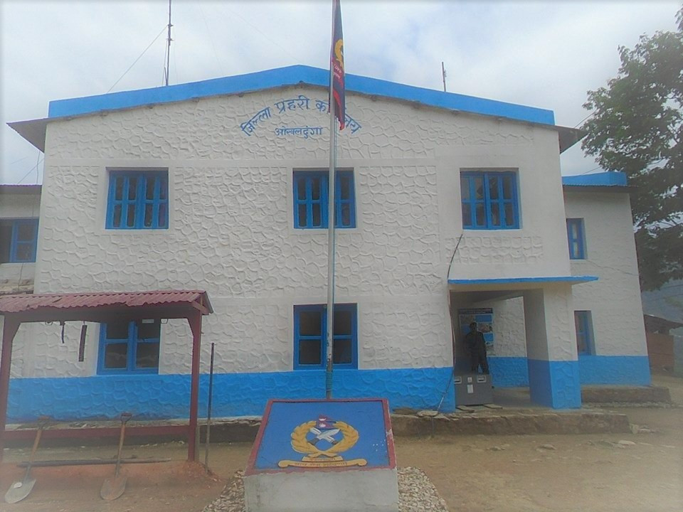 ओखलढुंगामा अचेत अवस्थामा एक किशोरी फेला, हेलिकप्टरबाट काठमाडौं ल्याउने तयारी