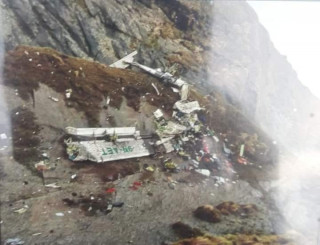 विमान भेटिएको ठाउँमा पुग्यो सेनाको हेलिकप्टर, शव संकलन हुँदै