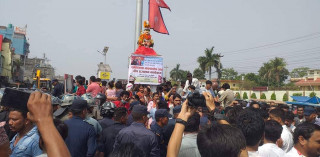 राजा वीरेन्द्रको सालिक राख्न खोज्दा नेपालगञ्ज तनावग्रस्त
