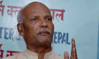 सम्झौताअनुसारको मल नदिएपछि ताकेता गर्न कृषि मन्त्री भारतमा
