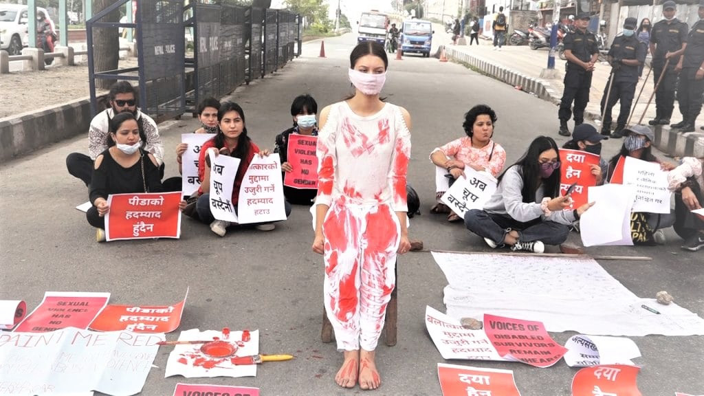 यौन हिंसाको उजुरीमा हदम्याद हटाउन माग गर्दै  प्रदर्शन