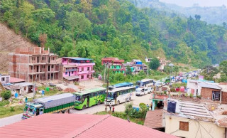 धादिङमा ट्रकको ठक्करले अटो चालकको मृत्यु, स्थानीयद्वारा राजमार्ग अवरुद्ध