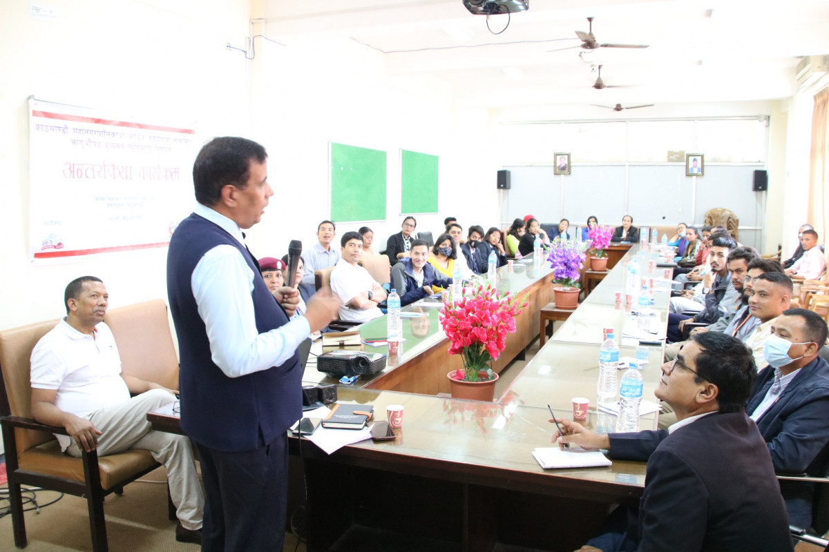 ‘घर र इन्टरनेट बाहिर समय बिताउने सुरक्षित स्थान भए लागुऔषध दुर्व्यसनबाट युवायुवतीलाई जोगाउन मद्दत पुग्छ’