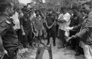 बाघलाई नियन्त्रणमा नलिँदासम्म शव नउठाउन नदिने भन्दै स्थानीयद्वारा विरोध