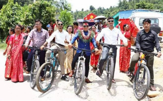दुलही लिन बेहुला साइकलको सवारीमा गएपछि...