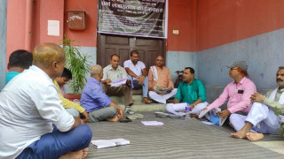 मधेस प्रदेशको कृषि मन्त्रालयमा कृषक समूहले लगाए ताला
