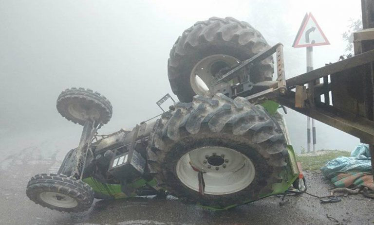 ट्र्याक्टर दुर्घटनामा दुईको मृत्यु, ३१ जना घाइते