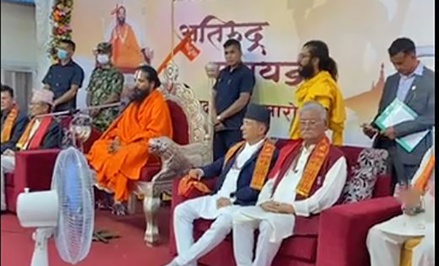 बलात्कार आरोपी सिद्धबाबा र दुई मन्त्री एउटै मञ्चमा देखिएपछि...