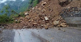 पृथ्वी राजमार्गअन्तर्गत याम्पा–आँबुखैरेनी सडक अवरुद्ध