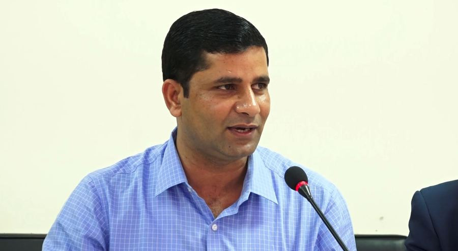 यातायात मन्त्रीको गाडी ट्राफिक प्रहरीको कारबाहीमा, कता थिए मन्त्री  राई ?