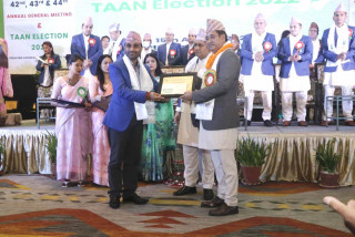 नेपाली रेडियो नेटवर्कका पत्रकार भुसाल टान पत्रकारिता पुरस्कार २०२२ बाट सम्मानित
