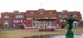 राष्ट्रपति भण्डारीलाई भेट्न माओवादी केन्द्रका नेताहरु शीतल निवासमा