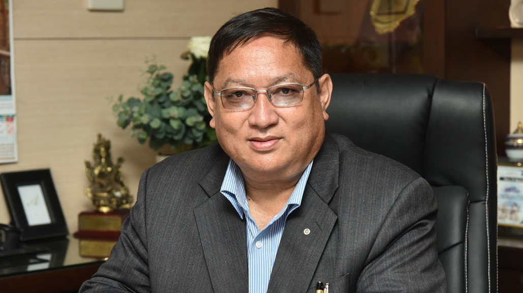 जाजरकोट भूकम्पबाट आमाबाबु गुमाएका १० बालबालिकालाई श्रेष्ठले निःशुल्क पढाउने