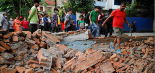 अक्सिडेन्टल पब्लिक स्कुलको पर्खालमा चल्यो डोजर