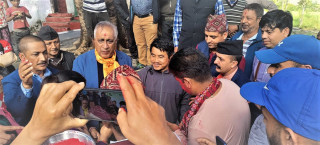 दसैँ मनाउन नेता भण्डारी माझी बस्ती पुग्दा... 