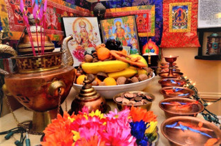 तिहारको लक्ष्मी पूजा पनि आजै, धनधान्यकी देवी लक्ष्मीको पूजा गरिँदै
