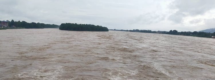 नारायणी नदीमा डुङ्गा पल्टिँदा ३ जनाको मृत्यु, २ जना घाइते 