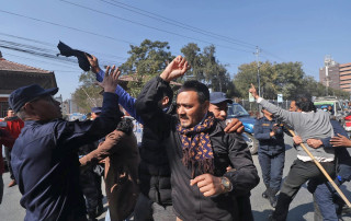 निर्वाचन आयोग क्रान्तिकारी माओवादीको प्रदर्शन, ५ जना पक्राउ